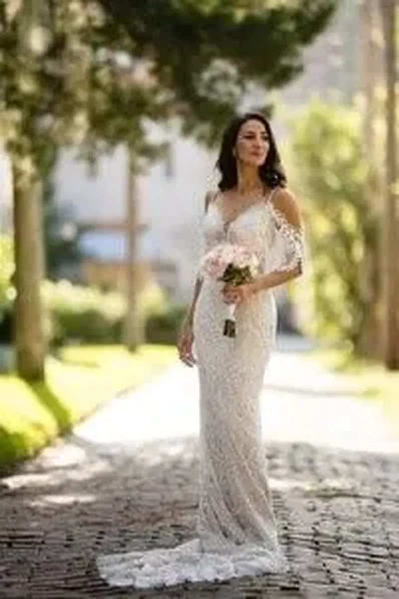 Bridal portrait on cobblestone street with bouquet in St Augustine