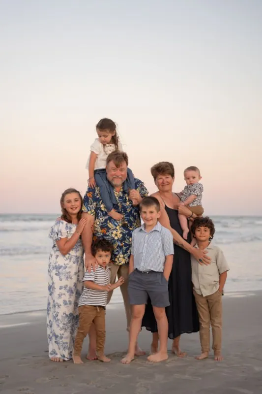 Extended family multi-generation portrait session