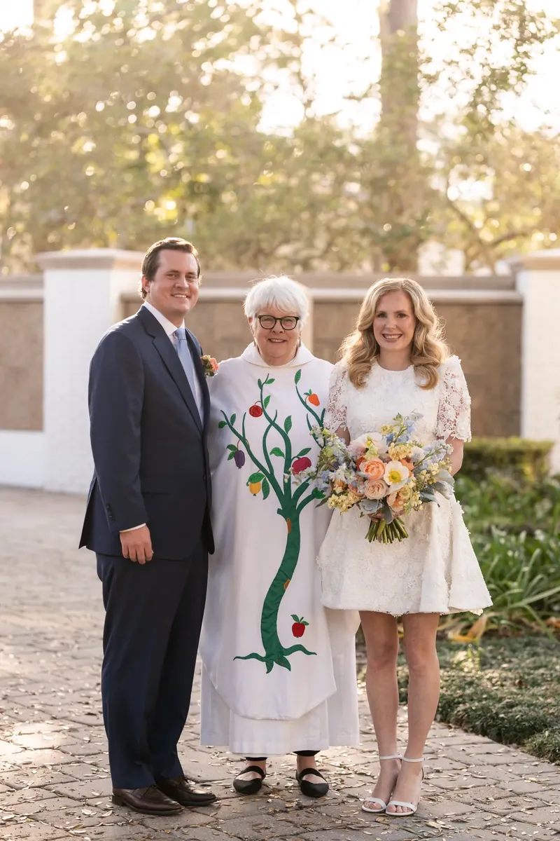 Portrait with the officiant in the courtyard