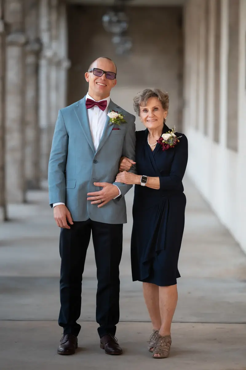 Groom with his mother in the colonnade