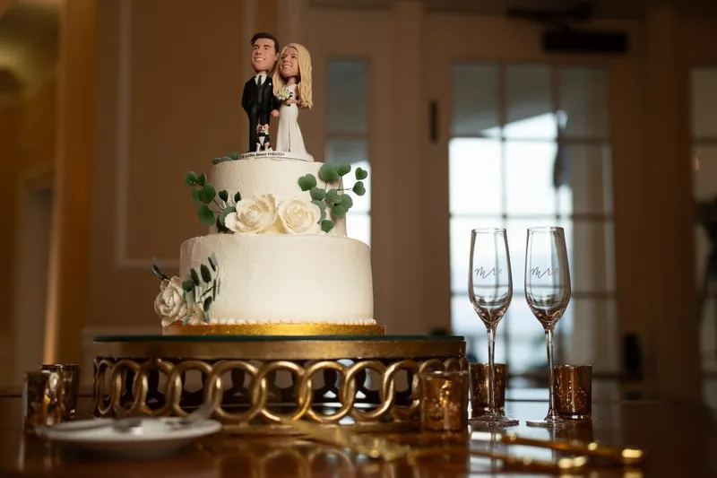 Wedding cake with figurine topper