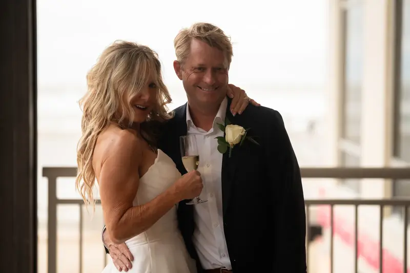 Cutting the wedding cake