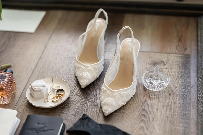 Bride walking with bridesmaids approaching the getting ready space