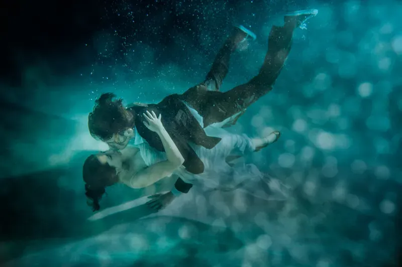 Couple kissing underwater creative portrait