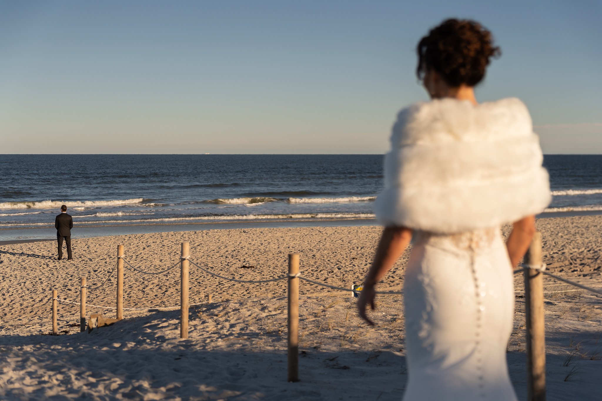 Beach wedding moment Bridal elegance.jpg